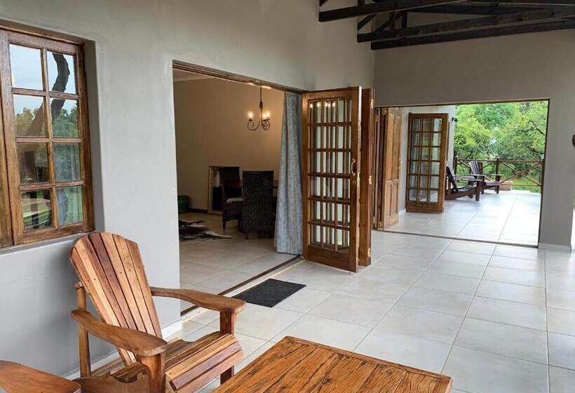 اتاق لوکس با تخت بزرگ, Benka Lifestyle Country Cottages