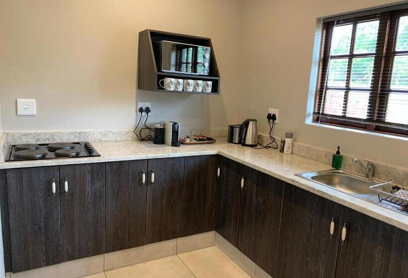 اتاق لوکس با تخت بزرگ, Benka Lifestyle Country Cottages