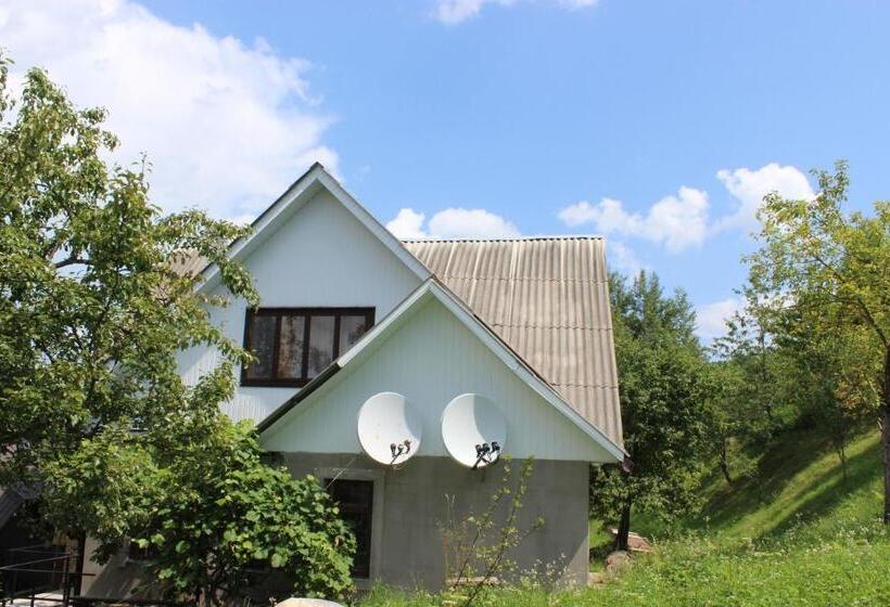带花园景观和一个卧室的别墅, Goryanka