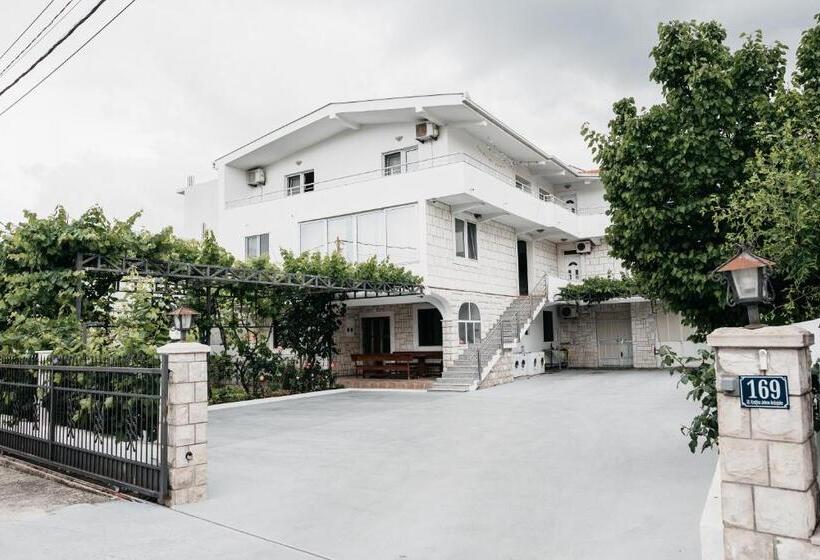 آپارتمان 1 خوابه با چشم‌انداز, Guest House Lalic