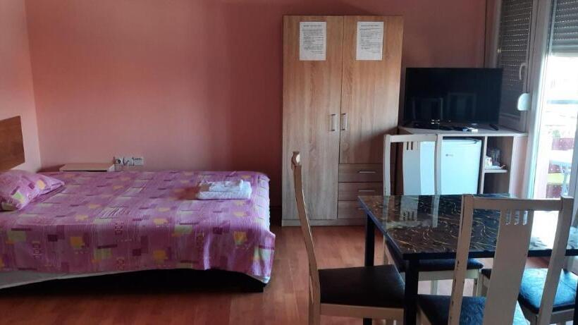 اتاق استاندارد سه تخته با سرویس بهداشتی مشترک, Guest House Trajkovic