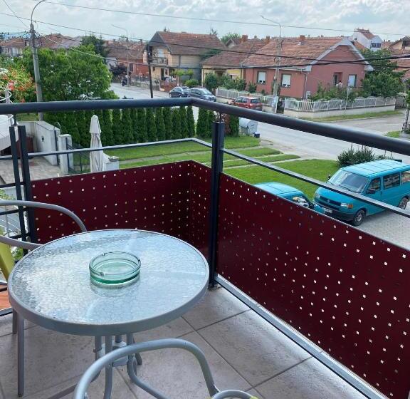 اتاق استاندارد سه تخته با سرویس بهداشتی مشترک, Guest House Trajkovic