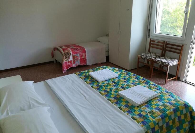 带共用浴室的标准房间, Venice Garden House