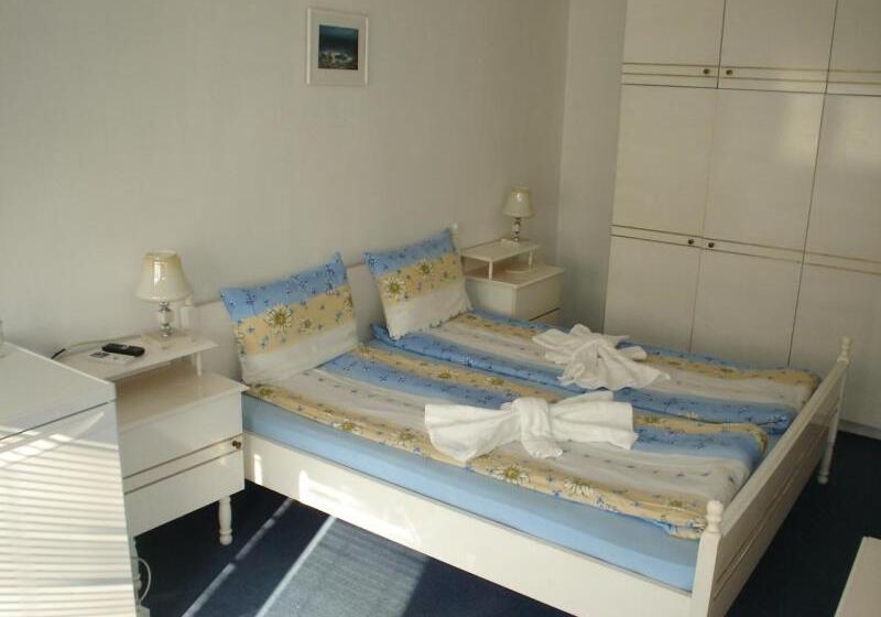 Номер Стандарт с Балконом, Guest House Rai