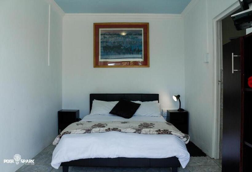 Номер Стандарт Вид на Бассейн, Tyday Accommodation