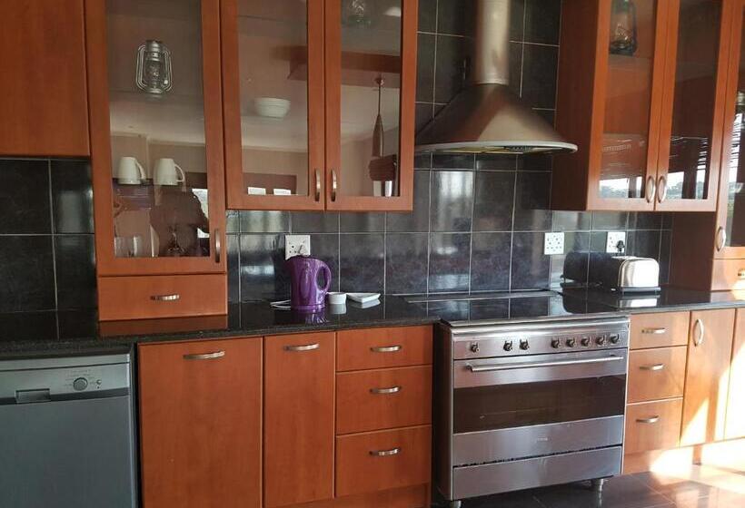 Chambre Quadruple Deluxe, Tyday Accommodation