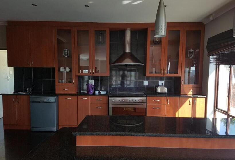 Четырехместный Номер Deluxe, Tyday Accommodation