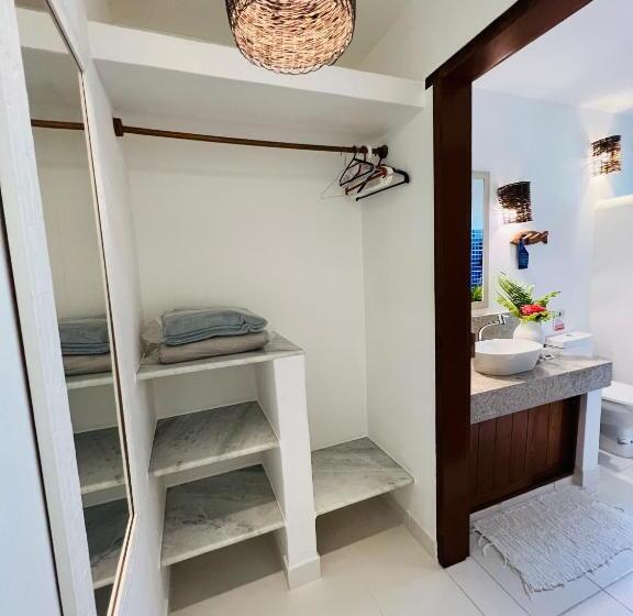 Quarto Triplo Estandar Vista Piscina, Pousada Pandoro