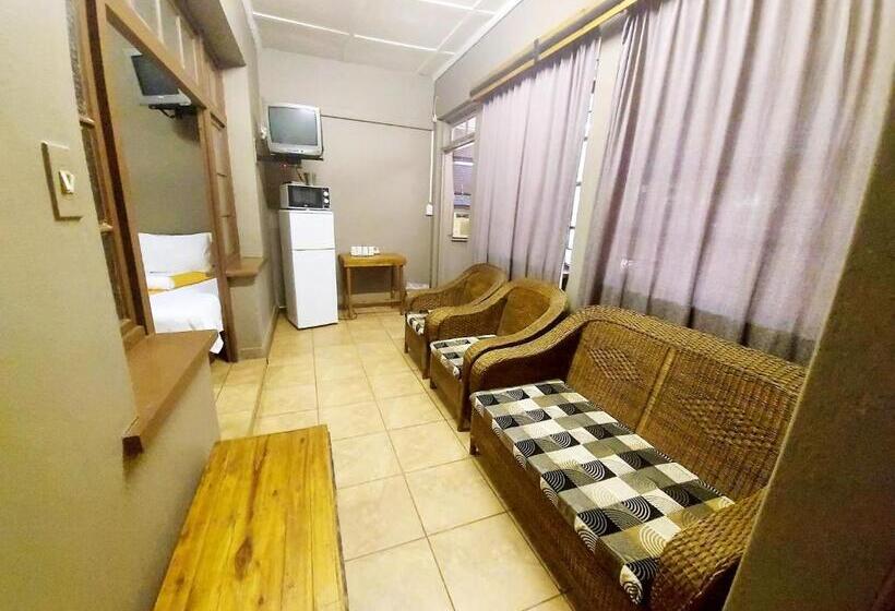 غرفة قياسية رباعية, Sundown Lodge