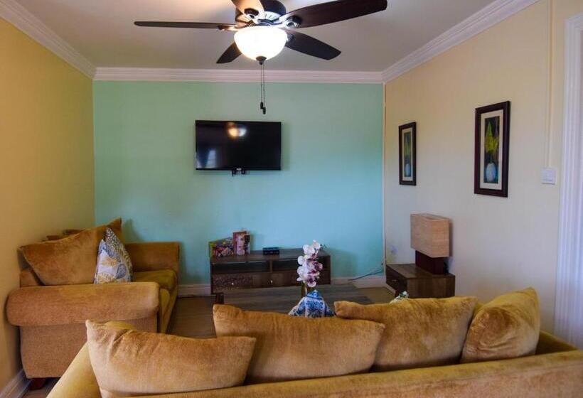 آپارتمان 2 خوابه, Sea Piton View Apartment  Location, Convenience, Modern Living