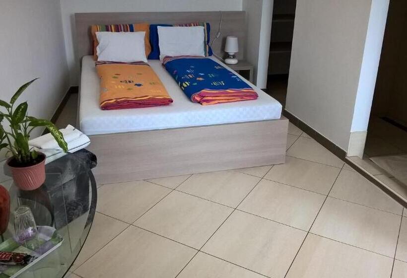 Quarto Deluxe, Kazinczy Apartment