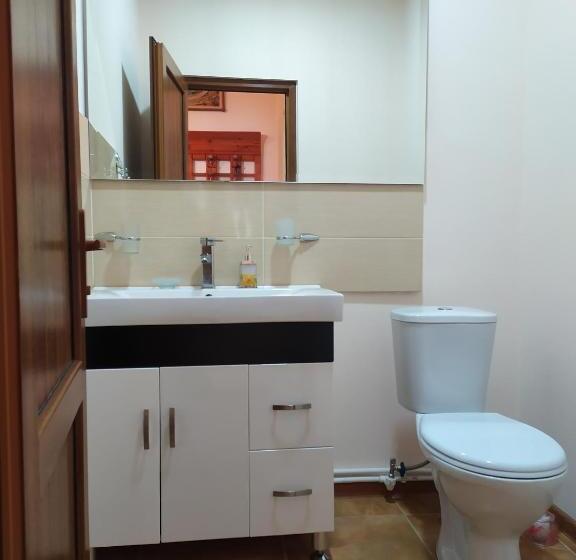 اتاق استاندارد سه تخته با چشم‌انداز باغ, Guest House Nataly