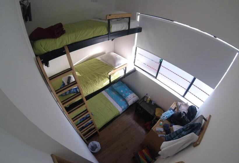 스탠다드 트리픔 룸 공동욕실, Hostal De La 57