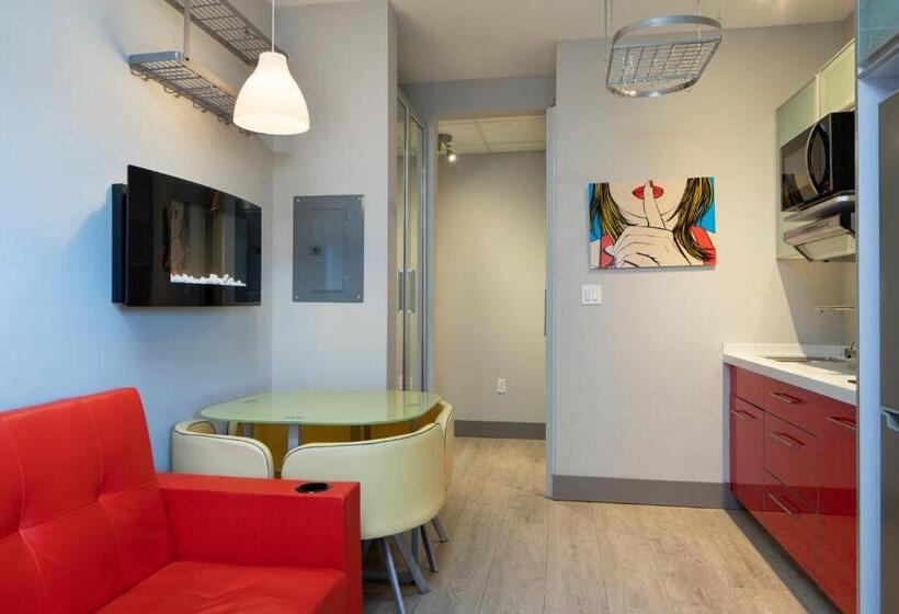 Люкс, Micro Boutique Living Wolfville