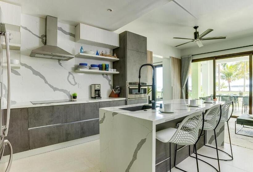 Апартаменты 3 Спальни Вид на Море, The Villas At Cocoplum