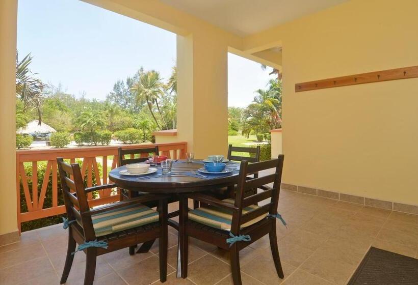 דירת חדר בקומת קרקע, The Villas At Cocoplum