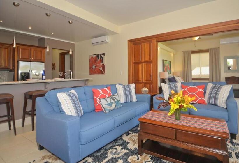 דירת חדר בקומת קרקע, The Villas At Cocoplum