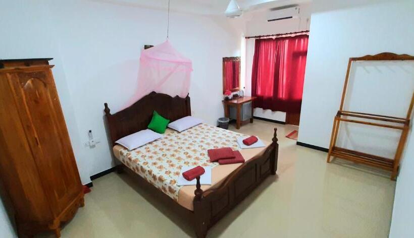 Номер Deluxe с Балконом, Dream Palace Family Guest House Mirissa