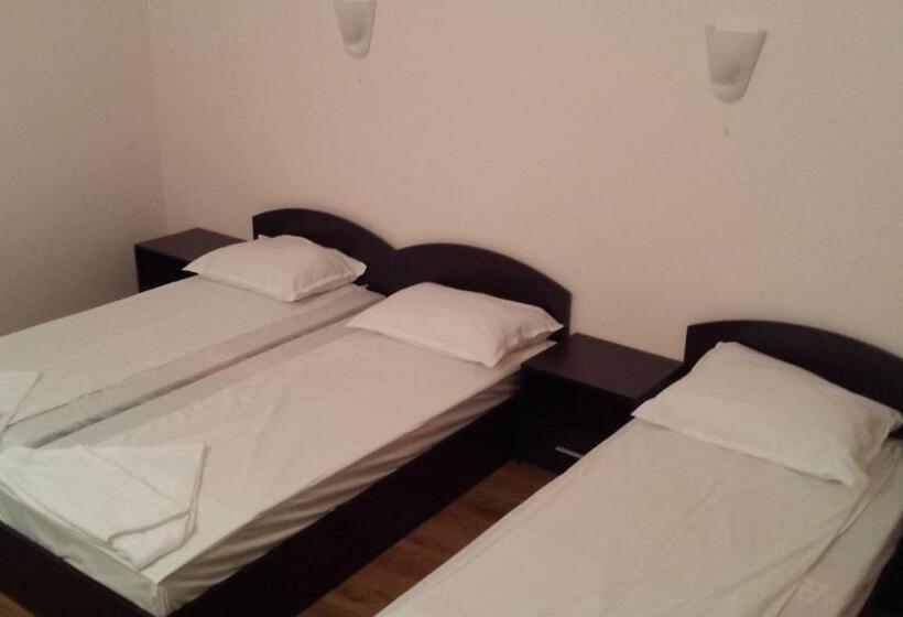 Трехместный Номер Стандарт с Балконом, Guest House Stels