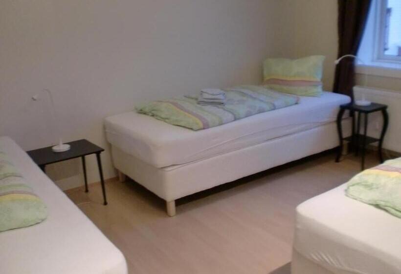 اتاق استاندارد سه تخته با سرویس بهداشتی مشترک, Guesthouse Tilraun