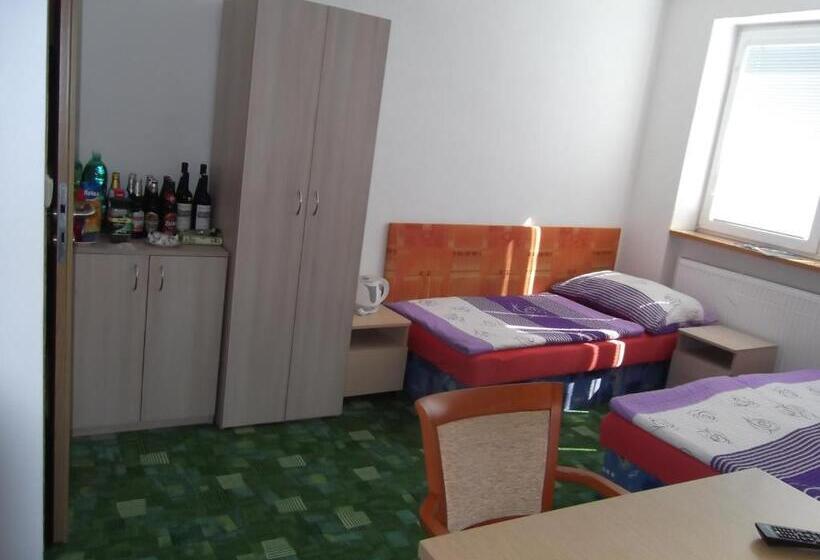 اتاق استاندارد سه نفره, Penzion Apartmány Zlín