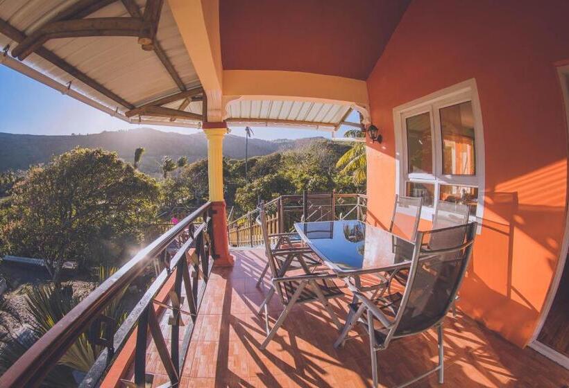 اتاق لوکس با بالکن, Villa La Romance Kreol