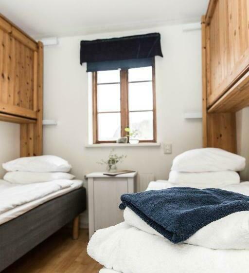 Номер Стандарт Четырехместный Совместный Санузел, Sea Lodge Smögen