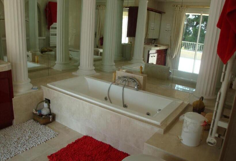 스위트 킹사이즈 침대, La Bergerie B&b
