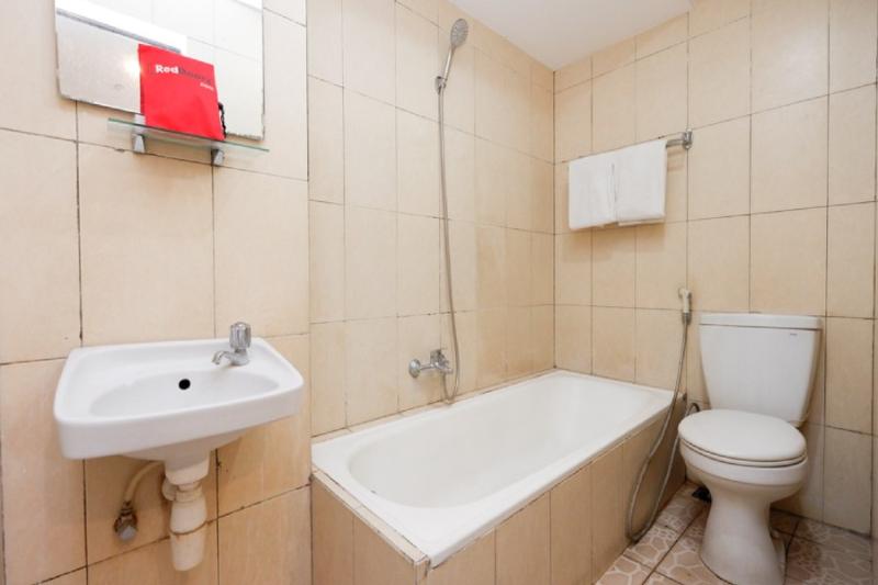 Номер Deluxe, Reddoorz Plus @ Singosari Raya