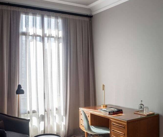 Chambre Standard, Alexandra Barcelona Hotel, Curio Collection By Hilton