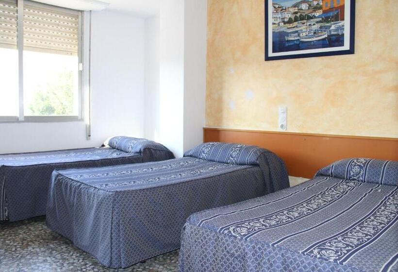スタンダードトリプルルーム, Hostal Mengual