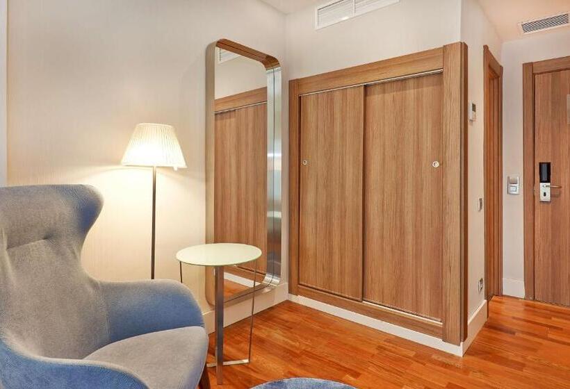 Номер Superior, NH Barcelona Les Corts