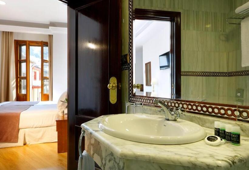 اتاق استاندارد سه نفره, Exe Triunfo Granada