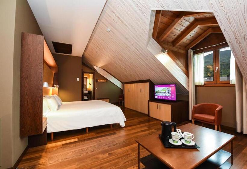 Полулюкс, Sommos Hotel Aneto