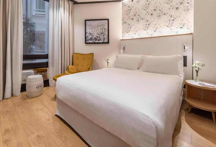 Номер Basic, H10 Puerta de Alcalá