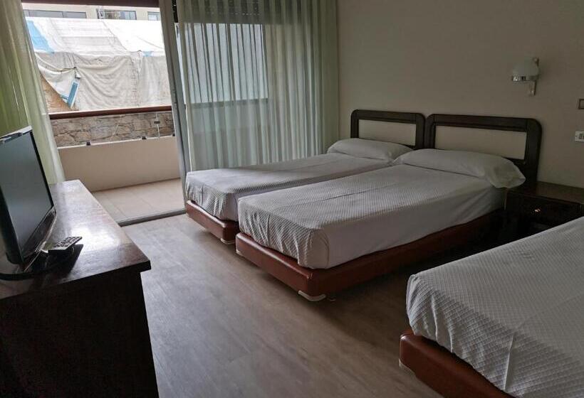 Standard Triple Room with Terrace, Parque Porriño