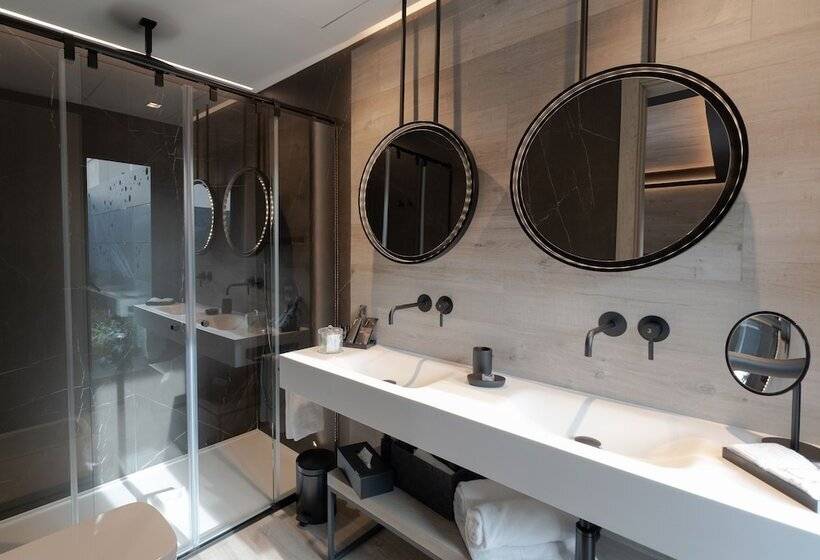 سوئیت جونیور اینتریور, Regina