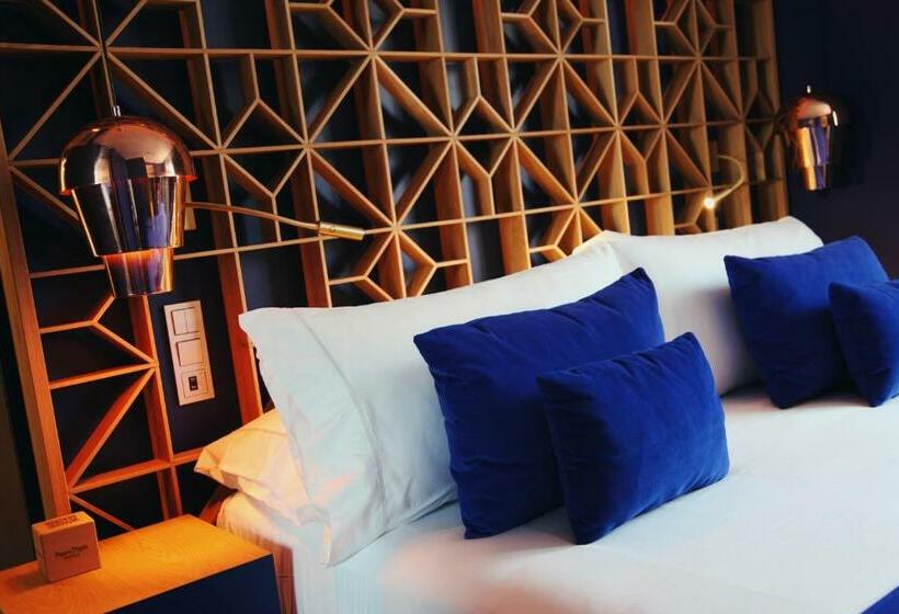 سوئیت جونیور با چشم‌انداز, Room Mate Macarena – Gran Via