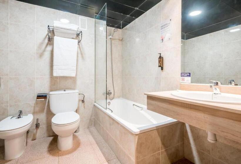 Quarto Quádruplo Estandar, Snö Hotel Formigal