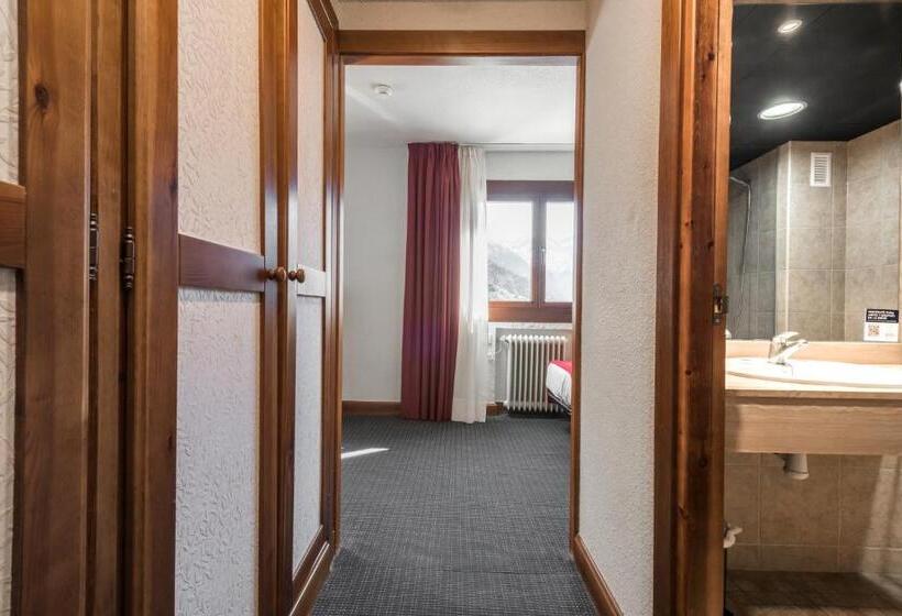 Четырехместный Номер Стандарт, Snö Hotel Formigal