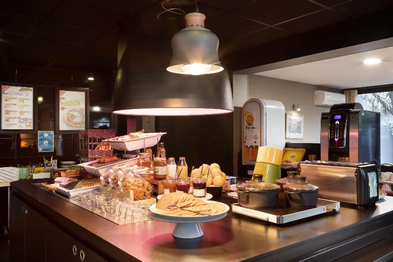 اتاق خانوادگی تودرتو, NH Sevilla Plaza De Armas