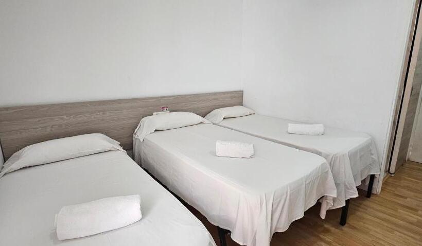 스탠다드 트리플 룸, Hostal Montsant