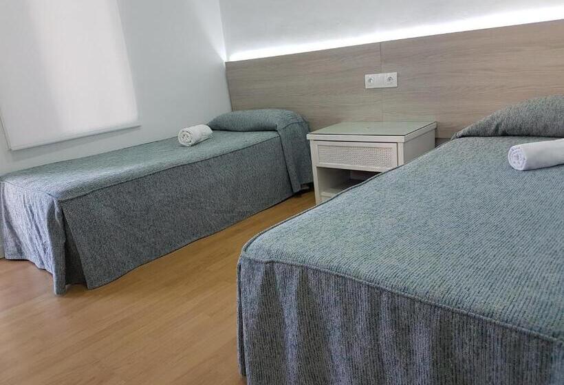 스탠다드 트리플 룸, Hostal Montsant