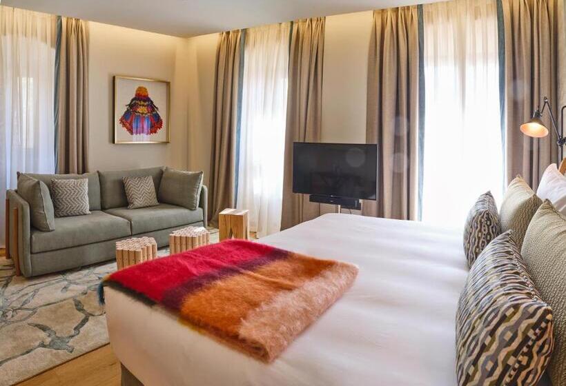 جناح جونيور ديلوكس, Palacio De Samaniego