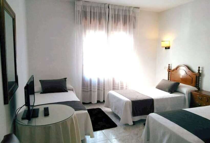 اتاق استاندارد سه نفره, Hostal Mourelos