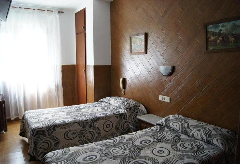חדר סטנדרט לשלושה, Hostal Sanmar