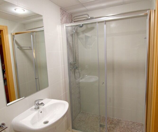 Номер Стандарт Трехместный, Hostal Roca