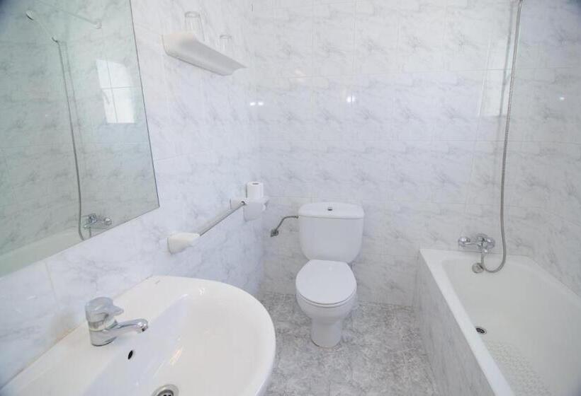 Номер Стандарт Трехместный, Hostal Rosalia