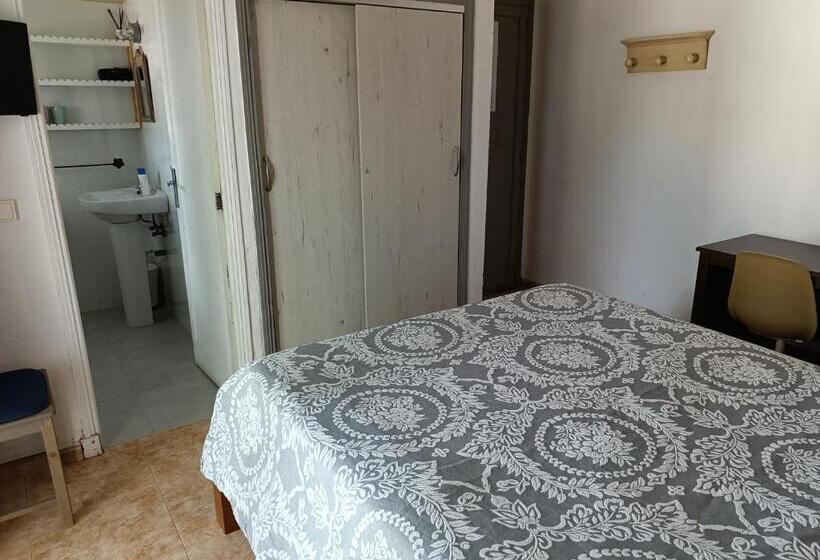 Номер Стандарт с Террасой, Hostal Bélgica