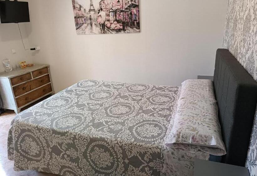 Номер Стандарт Вид на Горы, Hostal Bélgica